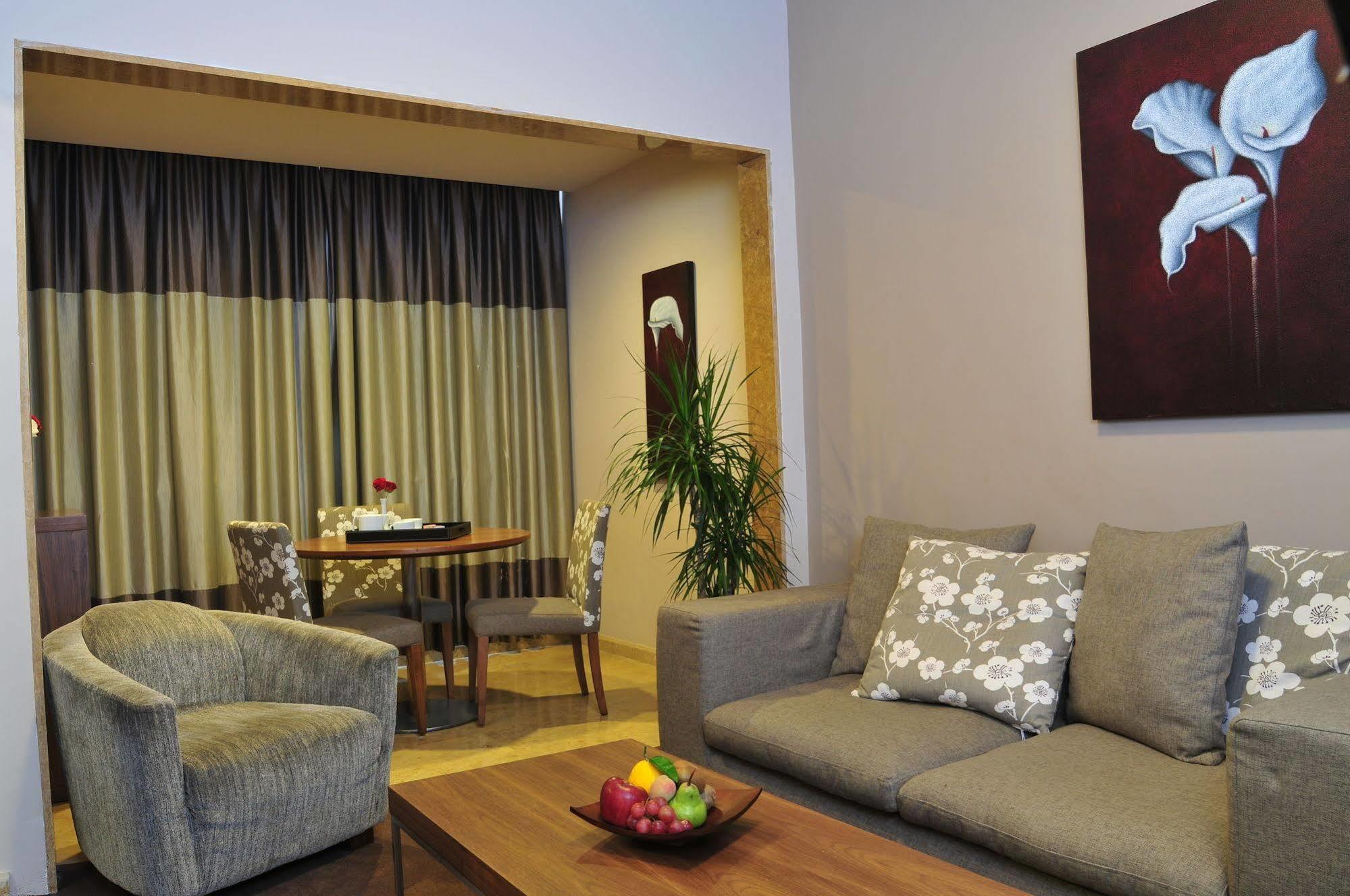 City Suite Hotel Beirut Zimmer foto